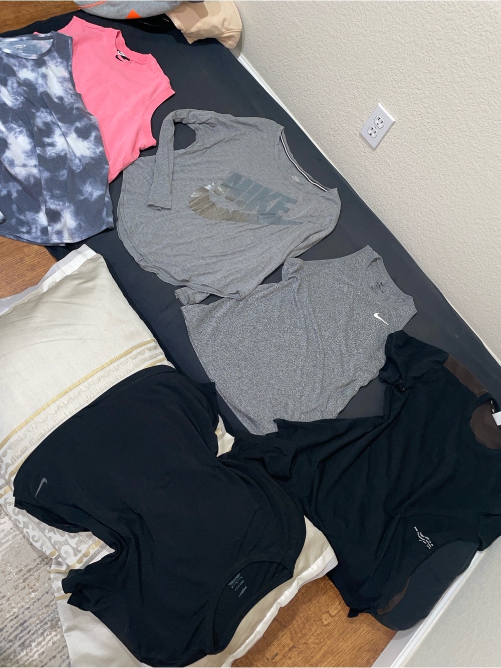 Bundle of 6 Tops Tanks active wear short NIKE